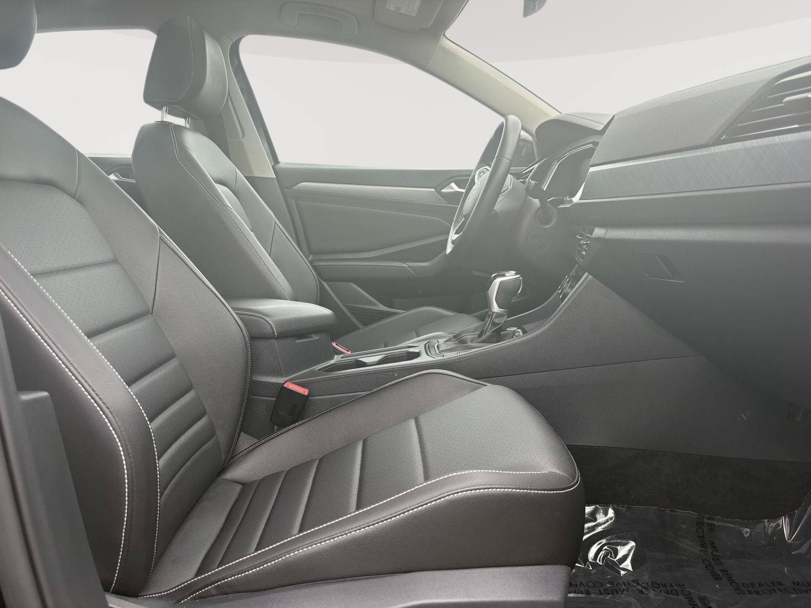 Certified 2022 Volkswagen Jetta SE w/ Panoramic Sunroof Package FWD image 14