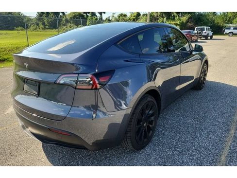 Used 2023 Tesla Model Y Long Range AWD/4WD image 3