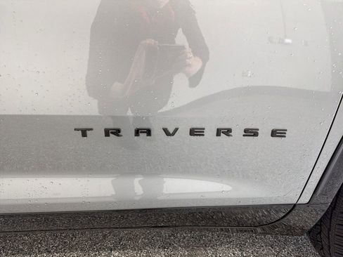 Used 2026 Chevrolet Traverse RS FWD image 9