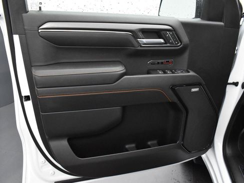 Used 2024 GMC Sierra 1500 AT4 w/ AT4 Preferred Package image 9