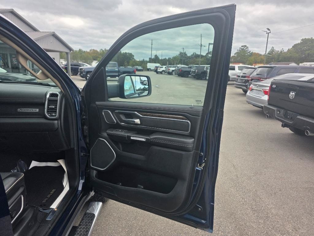 Used 2019 RAM 1500 Laramie AWD/4WD image 10
