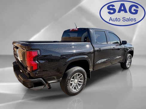 Used 2024 Chevrolet Colorado LT RWD image 3
