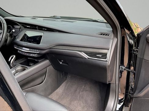 Used 2022 Cadillac XT4 Sport w/ Comfort Package FWD image 14