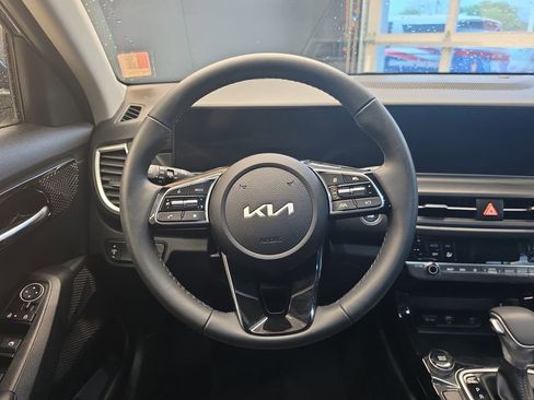 Used 2025 Kia Seltos EX w/ EX Sunroof Package image 17