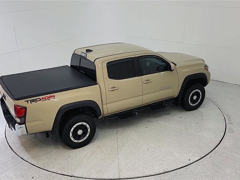 Used 2018 Toyota Tacoma TRD Off-Road AWD/4WD image 52