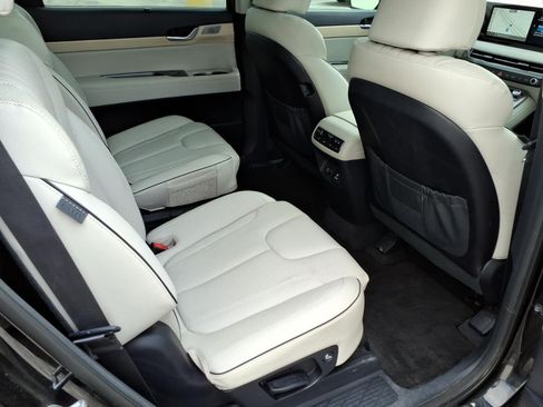 Used 2024 Hyundai Palisade Limited FWD image 19