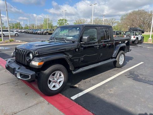 Used 2023 Jeep Gladiator Sport AWD/4WD image 2