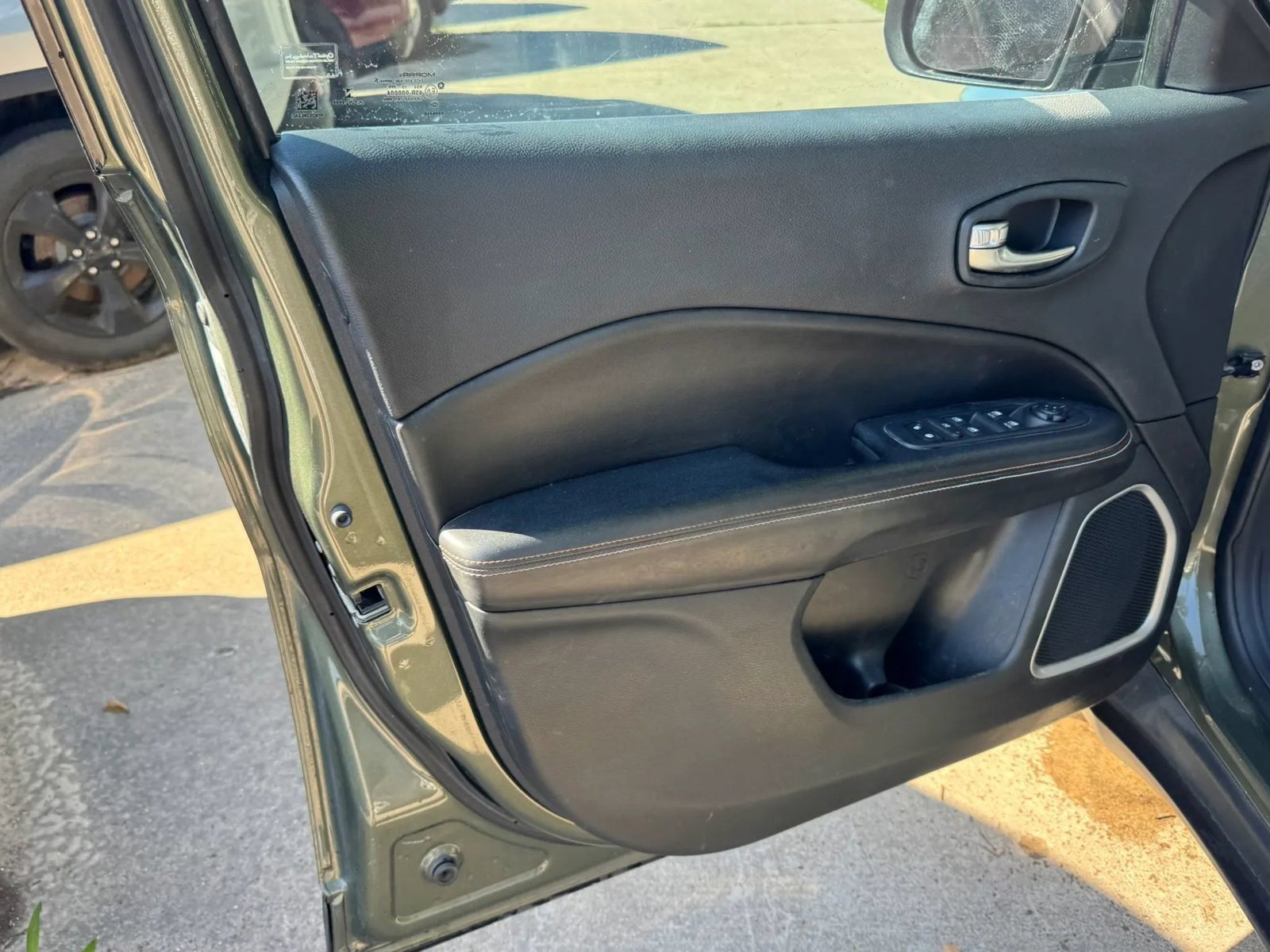 Used 2020 Jeep Compass Latitude w/ Popular Equipment Group FWD image 15