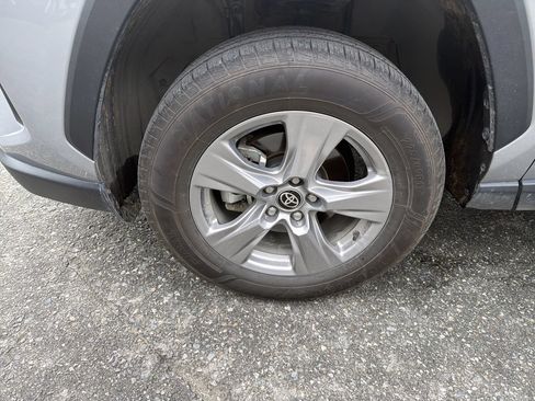 Used 2025 Toyota RAV4 XLE AWD/4WD image 10