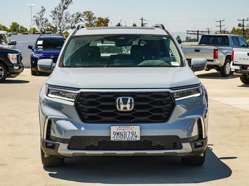 Used 2024 Honda Pilot Touring image 2