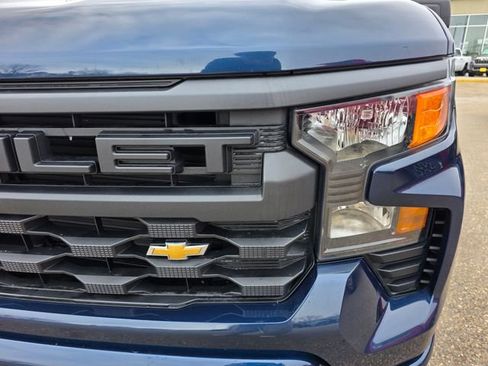 Used 2022 Chevrolet Silverado 1500 Custom image 3
