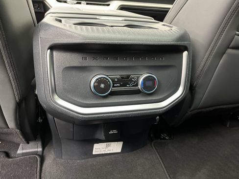 Used 2025 Ford Expedition Active AWD/4WD image 17