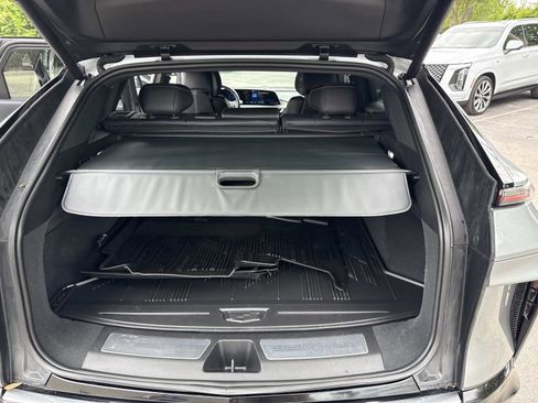 Used 2025 Cadillac Lyriq Luxury w/ LPO, Floor Liner Package AWD/4WD image 11