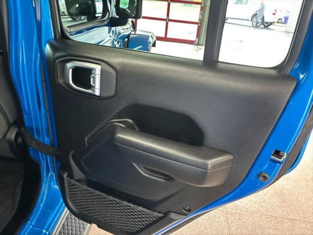 Certified 2024 Jeep Wrangler Unlimited w/ Convenience Group AWD/4WD image 34
