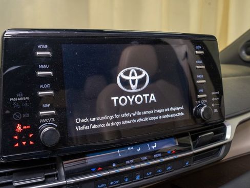 Used 2021 Toyota Sienna XLE image 13