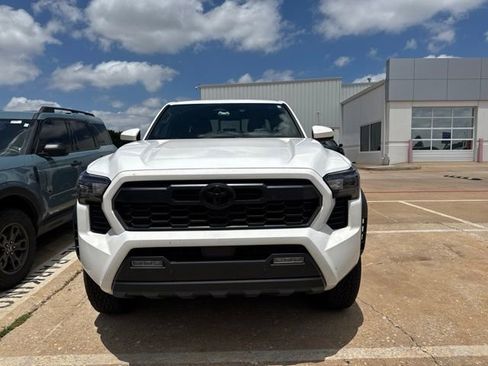 Used 2024 Toyota Tacoma TRD Off-Road AWD/4WD image 6