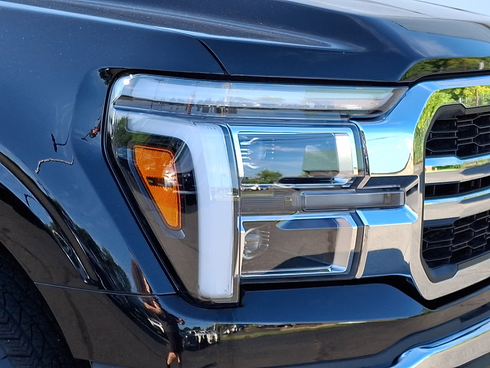 Used 2025 Ford F150 Lariat w/ Equipment Group 501A Mid AWD/4WD image 9