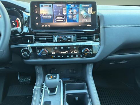 New 2026 Nissan Pathfinder Platinum image 8