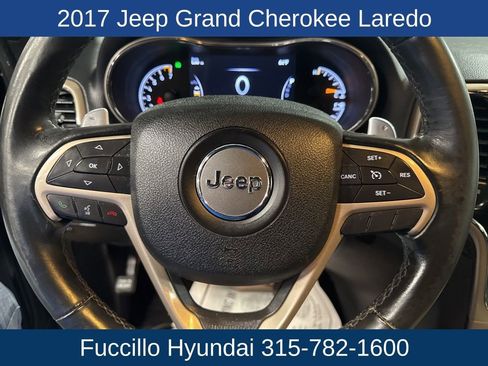Used 2017 Jeep Grand Cherokee Laredo image 15