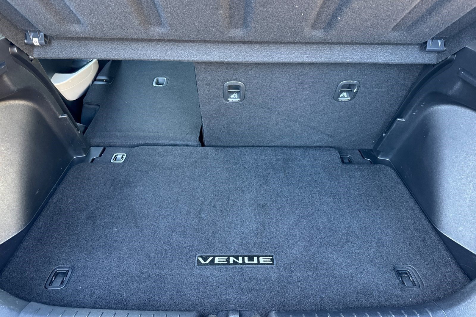 Used 2023 Hyundai Venue SEL FWD image 23