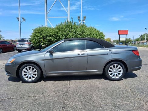Used 2012 Chrysler 200 Touring FWD image 5