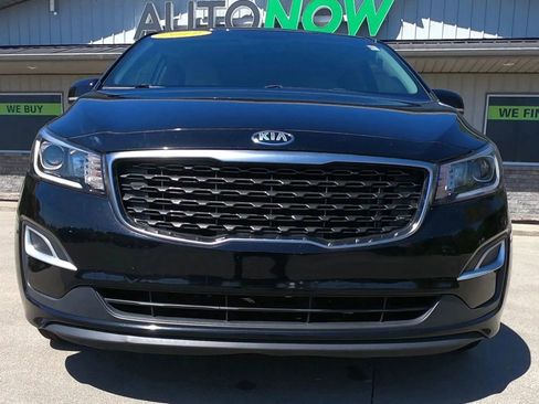 Used 2019 Kia Sedona L image 2