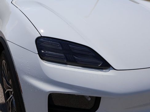 New 2025 Porsche Macan Electric image 15