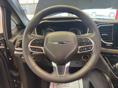 Used 2022 Chrysler Pacifica Pinnacle AWD/4WD image 18
