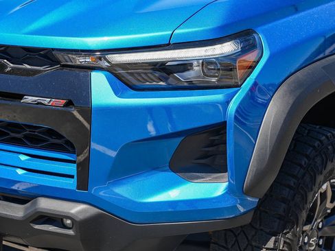 Used 2024 Chevrolet Colorado ZR2 w/ Technology Package AWD/4WD image 8