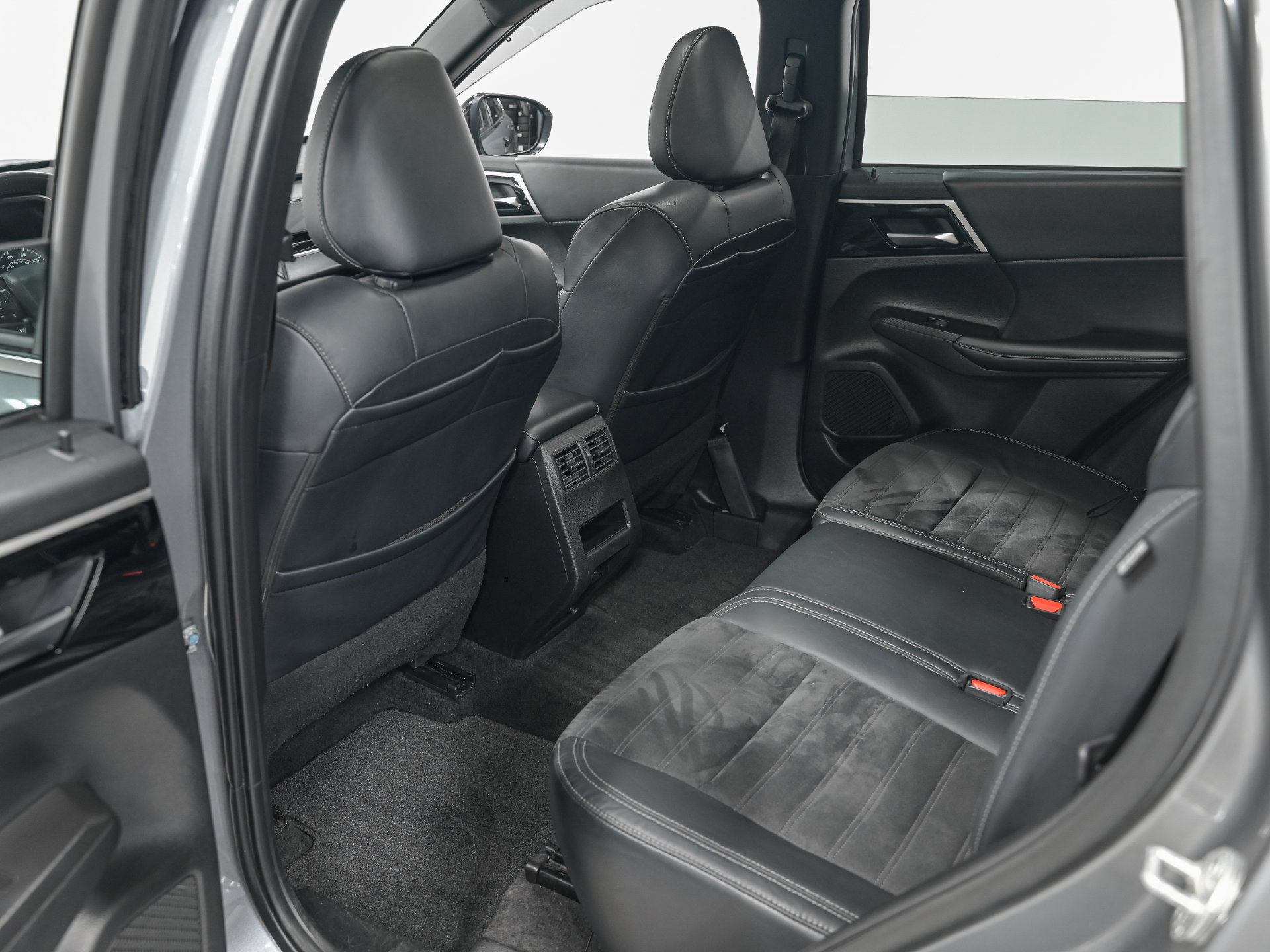Used 2022 Mitsubishi Outlander SE FWD image 28