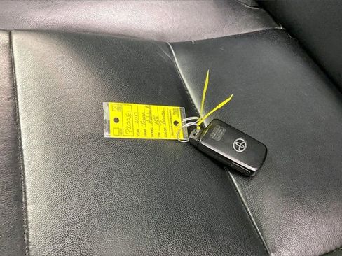 Used 2017 Toyota Highlander XLE image 14