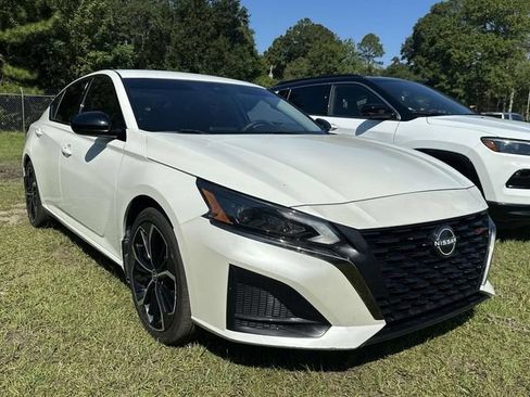 Used 2023 Nissan Altima 2.5 SR FWD image 13