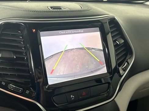 Used 2019 Jeep Cherokee Limited w/ Luxury Group AWD/4WD image 21