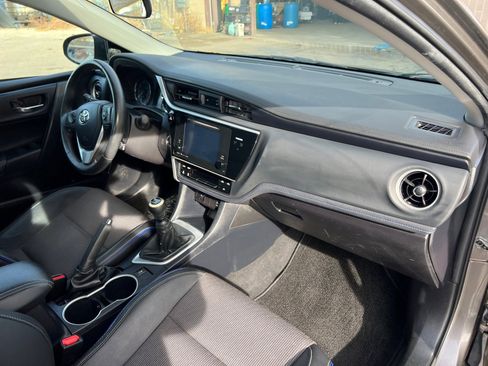 Used 2017 Toyota Corolla SE image 16