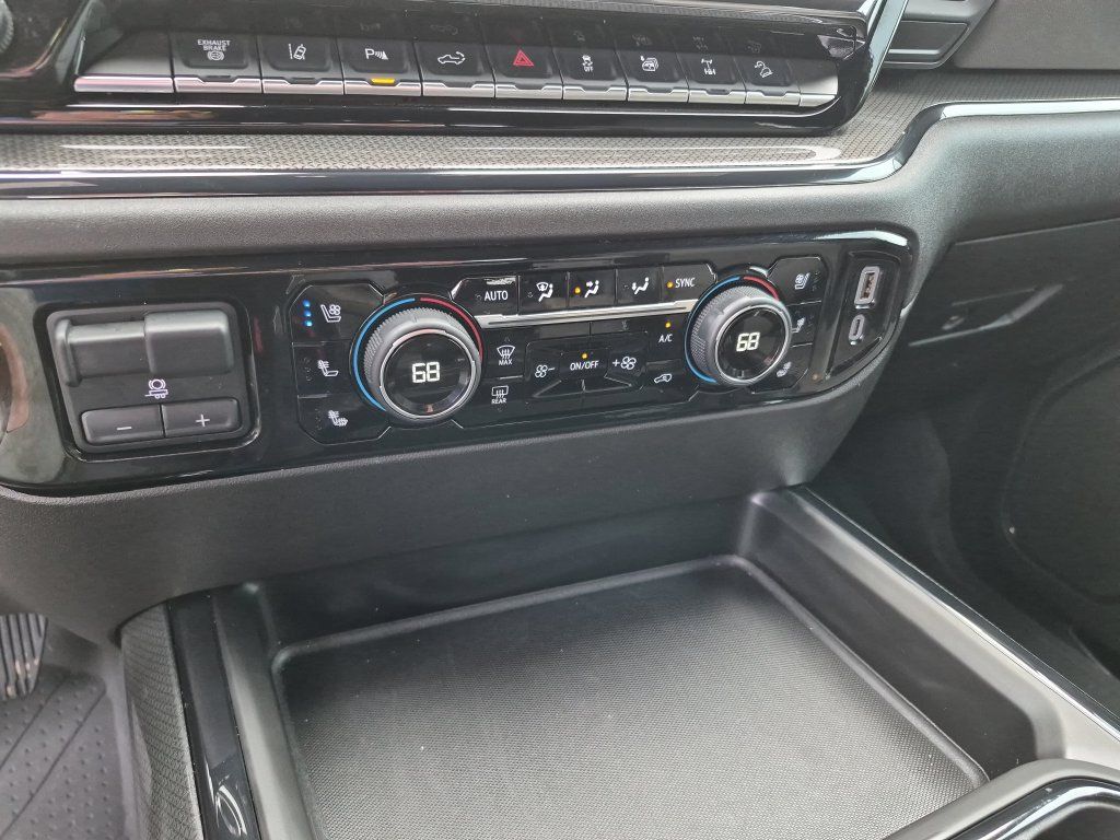 Used 2025 Chevrolet Silverado 2500 ZR2 w/ Technology Package AWD/4WD image 28
