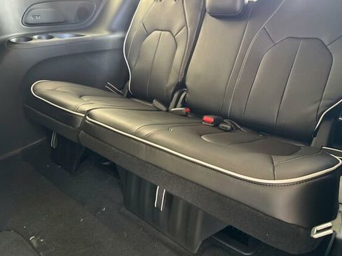 New 2026 Chrysler Pacifica Limited image 12