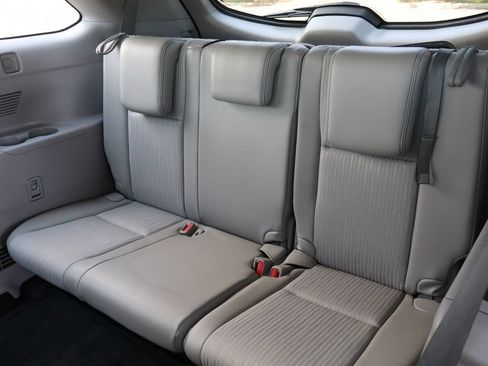 Used 2017 Toyota Highlander Plus w/ Carpet Mat Package AWD/4WD image 21