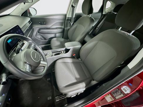 Used 2025 Hyundai Kona SEL image 13