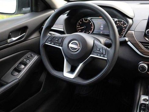 Certified 2025 Nissan Altima 2.5 SV FWD image 12