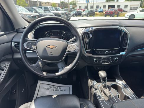 Used 2021 Chevrolet Traverse LT w/ LT Premium Package AWD/4WD image 10