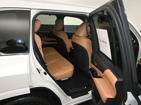 New 2026 Lexus LX 700h Luxury image 11