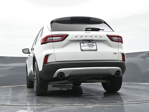 Used 2023 Ford Escape SE image 42