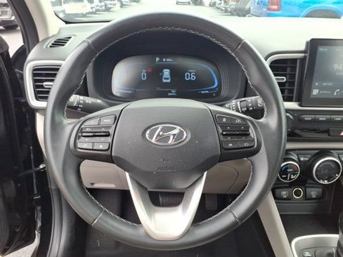 Used 2025 Hyundai Venue SEL FWD image 21