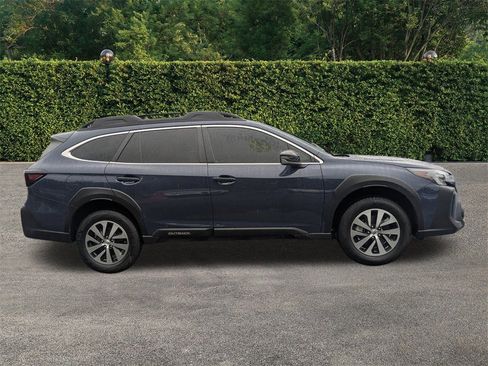 Used 2024 Subaru Outback Premium image 3