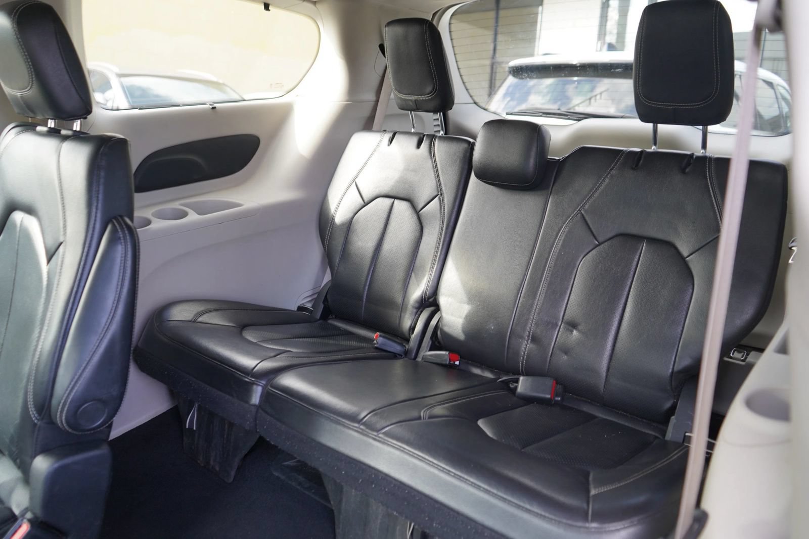 Used 2022 Chrysler Pacifica Touring-L FWD image 13