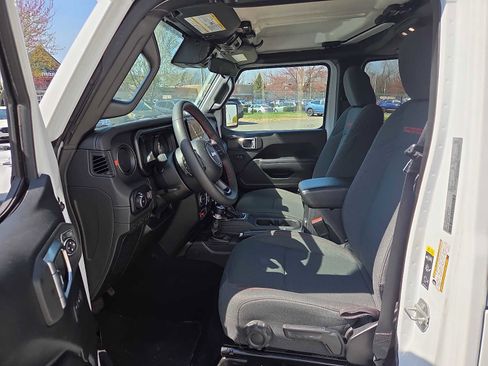 Used 2025 Jeep Wrangler Unlimited Rubicon image 14