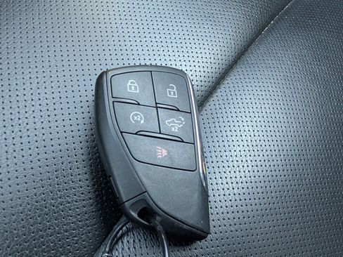 Used 2025 GMC Sierra 1500 SLT AWD/4WD image 21