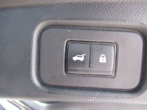 Used 2025 Nissan Pathfinder Platinum AWD/4WD image 13