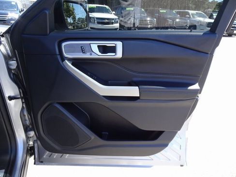 Used 2021 Ford Explorer Limited w/ Equipment Group 301A image 18