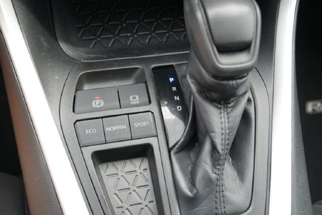 Used 2021 Toyota RAV4 LE FWD image 37